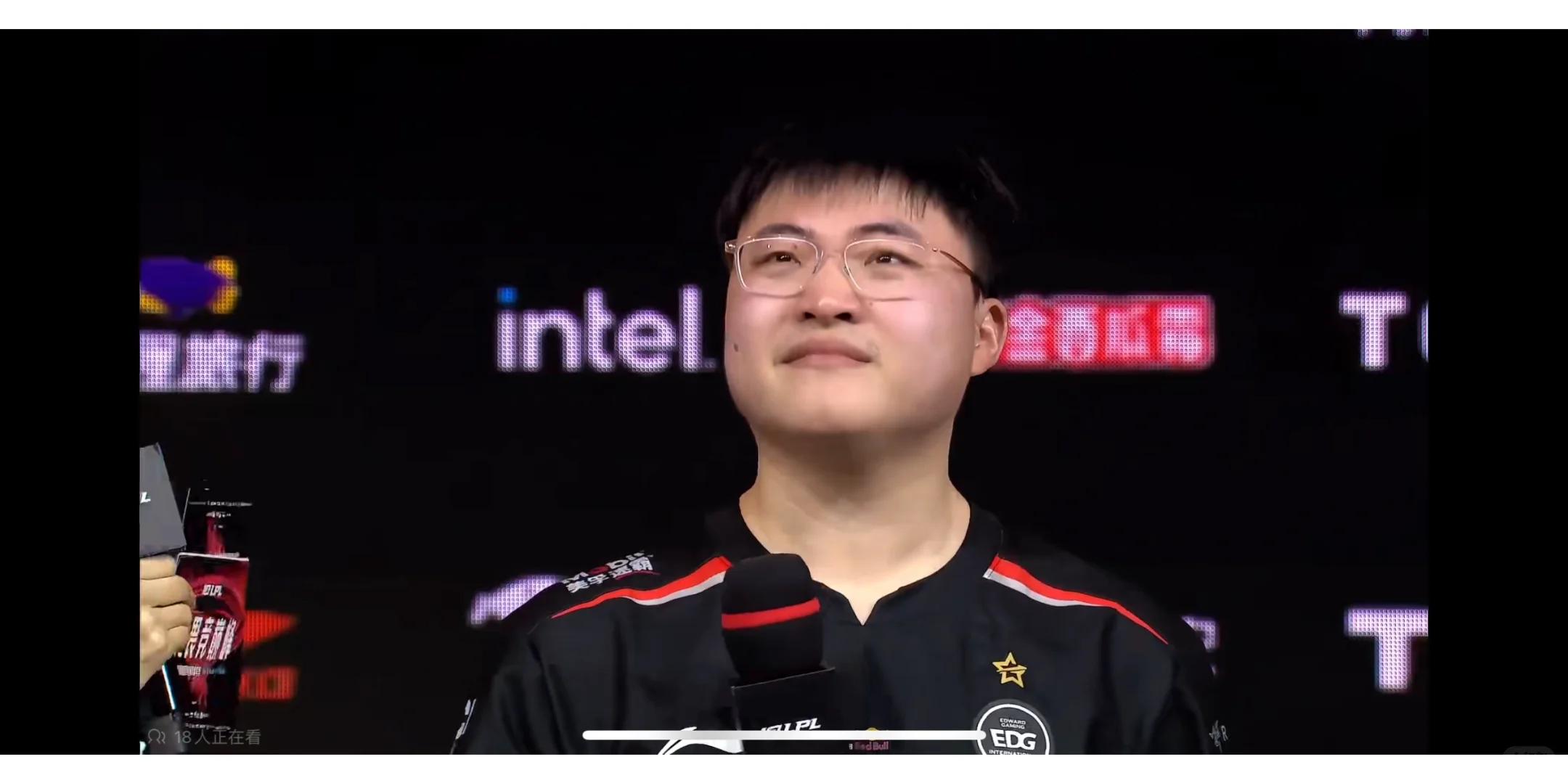 包含Uzi重返赛场，败北首场状态出色，利物浦观众沸腾！的词条开云体育中国官方网站